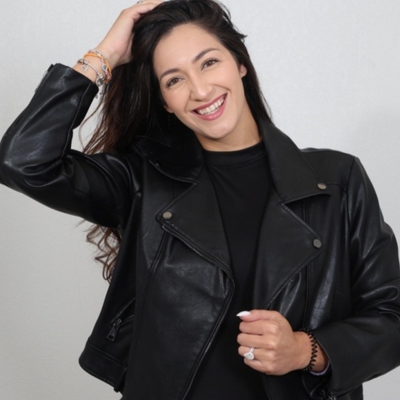 Galentine's Day $5 Share Show Raid Train Feb 11 - Picture 5 of 7